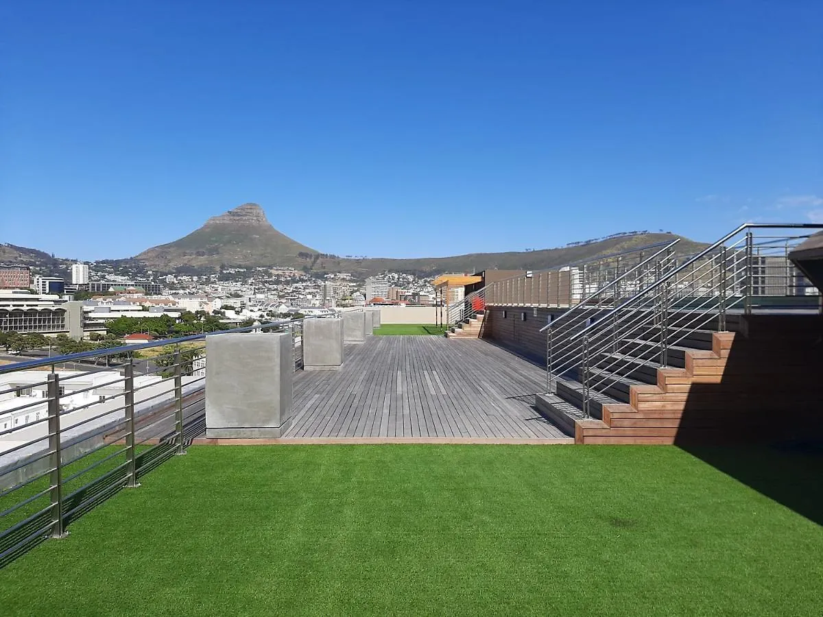 Cape Town Top Floor, With Table Mountain 0*, Ciudad del Cabo